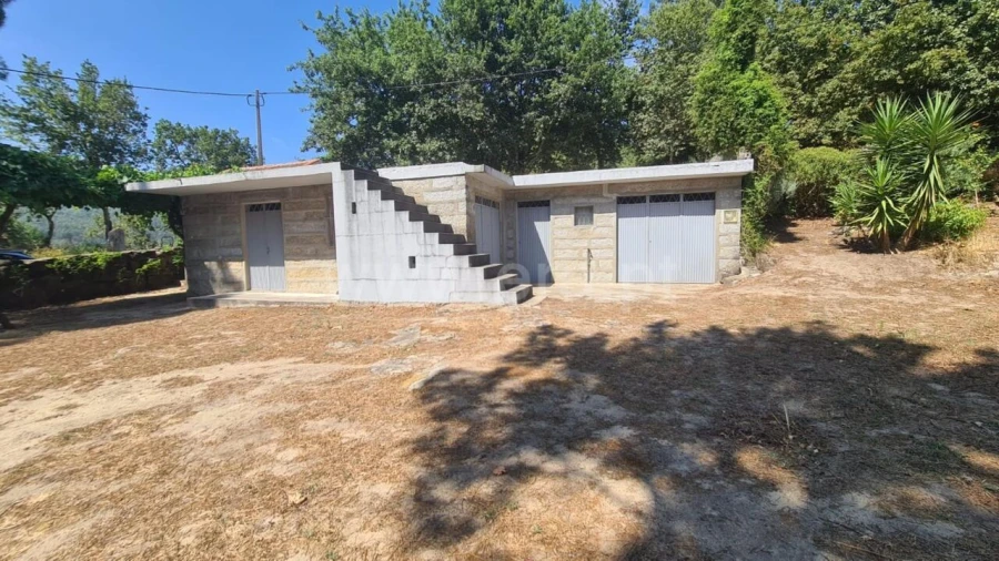Terreno para Venda em Sande e São Lourenço Foto 1