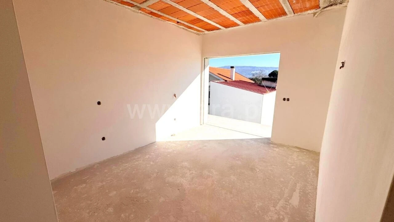 Moradia T3 para Venda em Sobretamega Foto 12