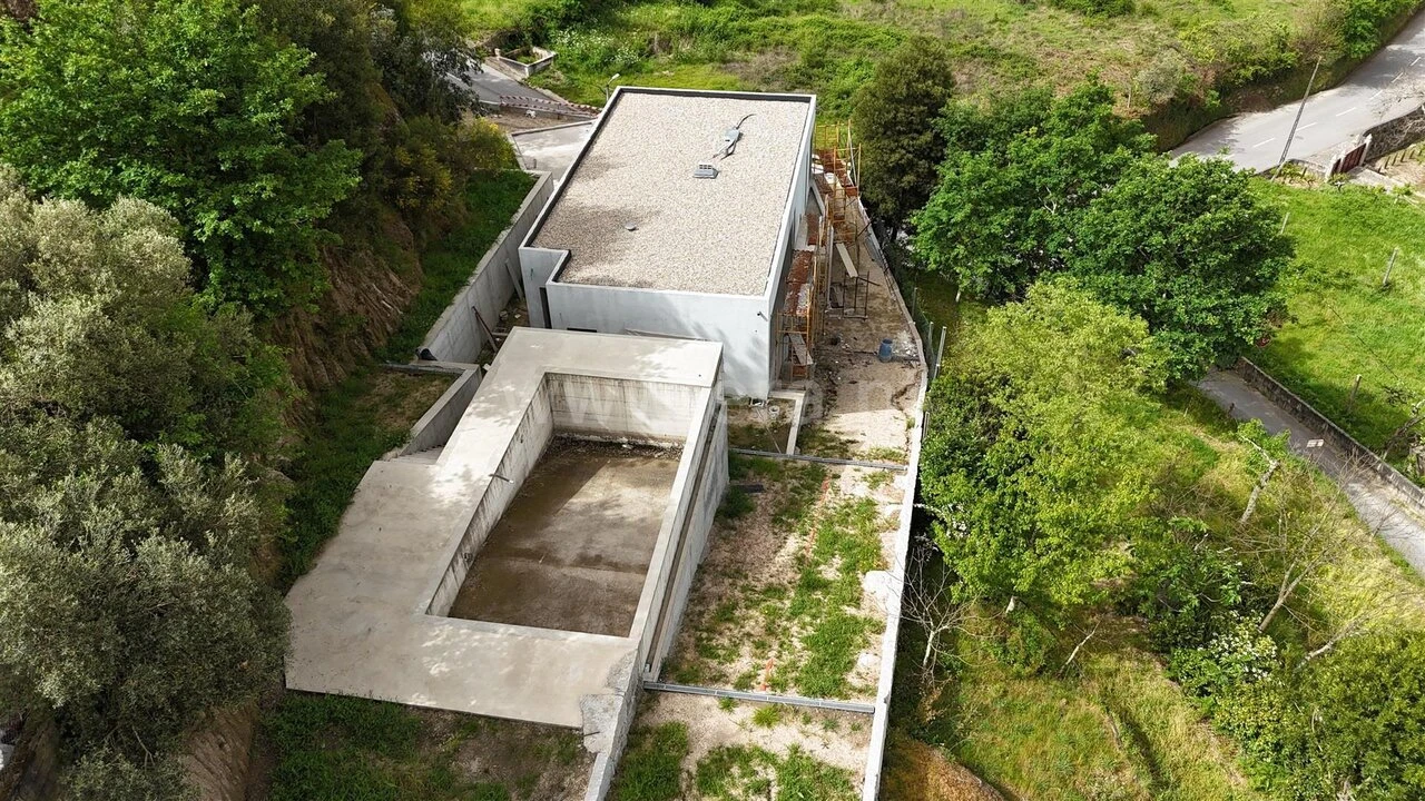 Moradia T4 para Venda em Avessadas e Rosém Foto 8