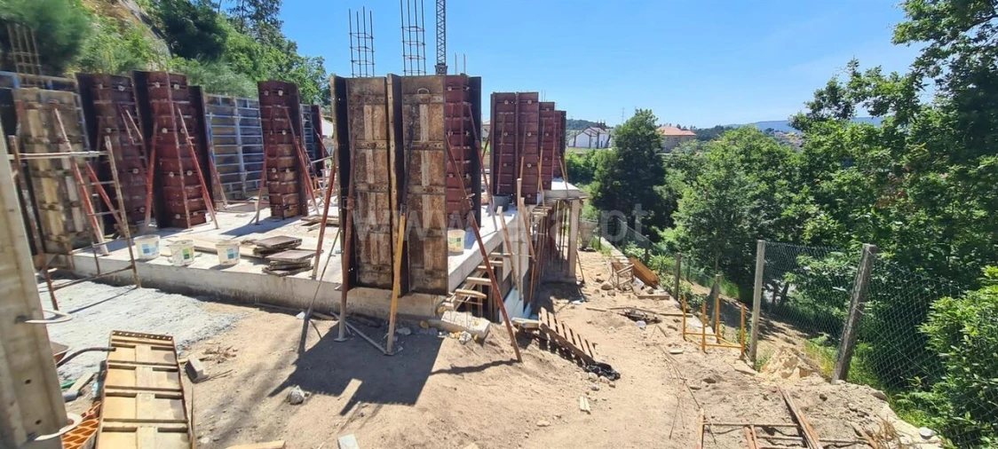 Moradia T4 para Venda em Avessadas e Rosém Foto 15