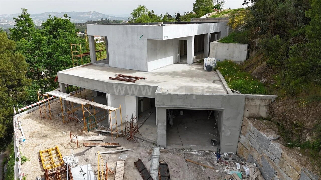 Moradia T4 para Venda em Avessadas e Rosém Foto 5