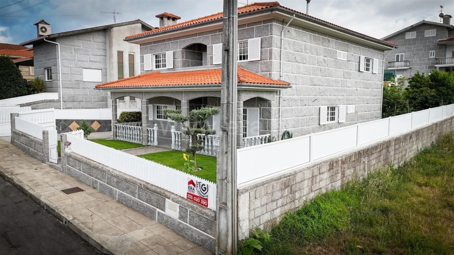 Moradia T4 para Venda em Vila Boa do Bispo Foto 5