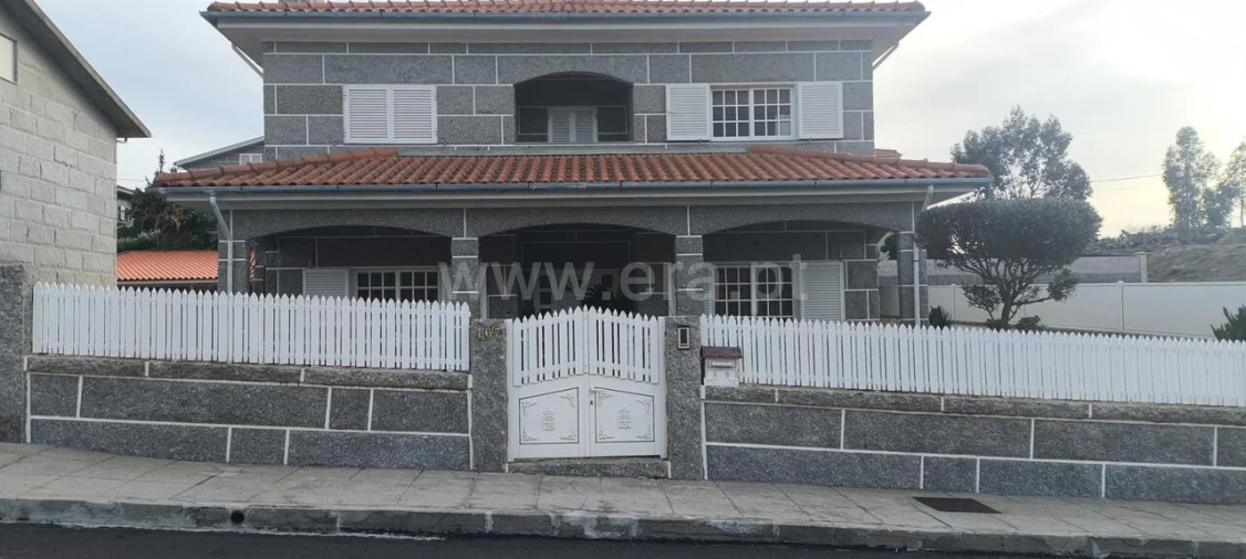 Moradia T4 para Venda em Vila Boa do Bispo Foto 1