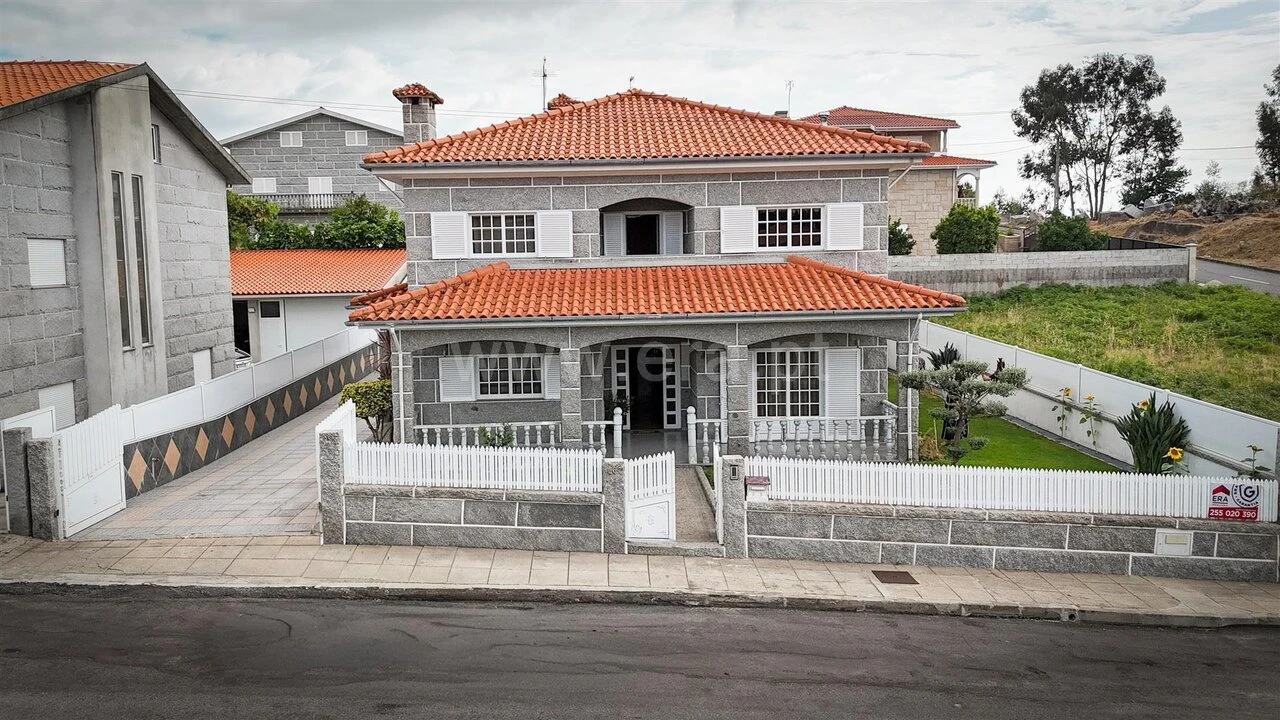 Moradia T4 para Venda em Vila Boa do Bispo Foto 1
