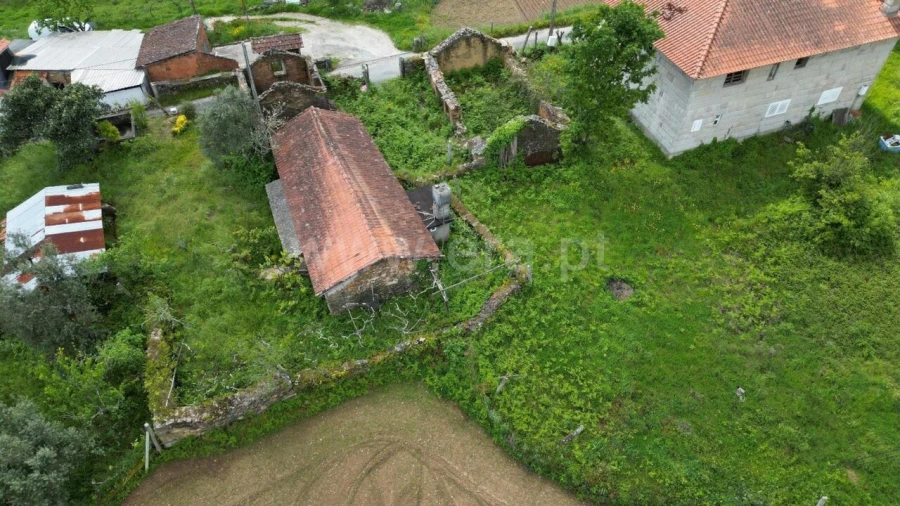 Moradia T0 para Venda em Santa Maria de Sardoura Foto 1