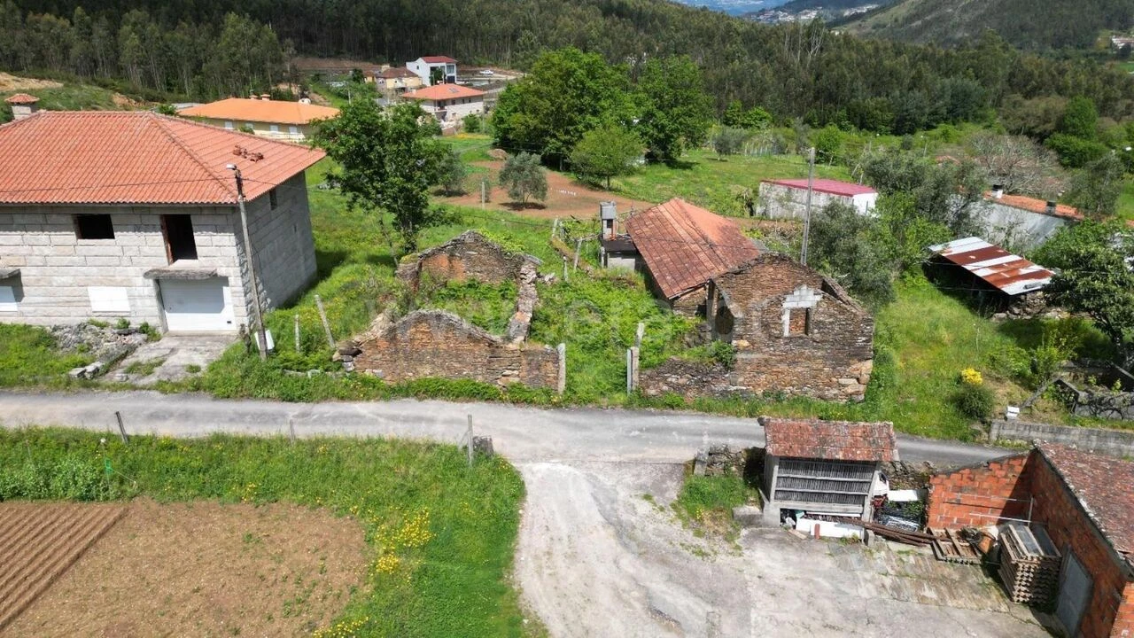 Moradia T0 para Venda em Santa Maria de Sardoura Foto 6