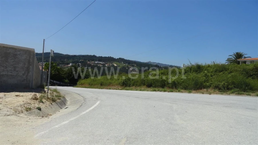 Terreno para Venda em Sobretamega Foto 3