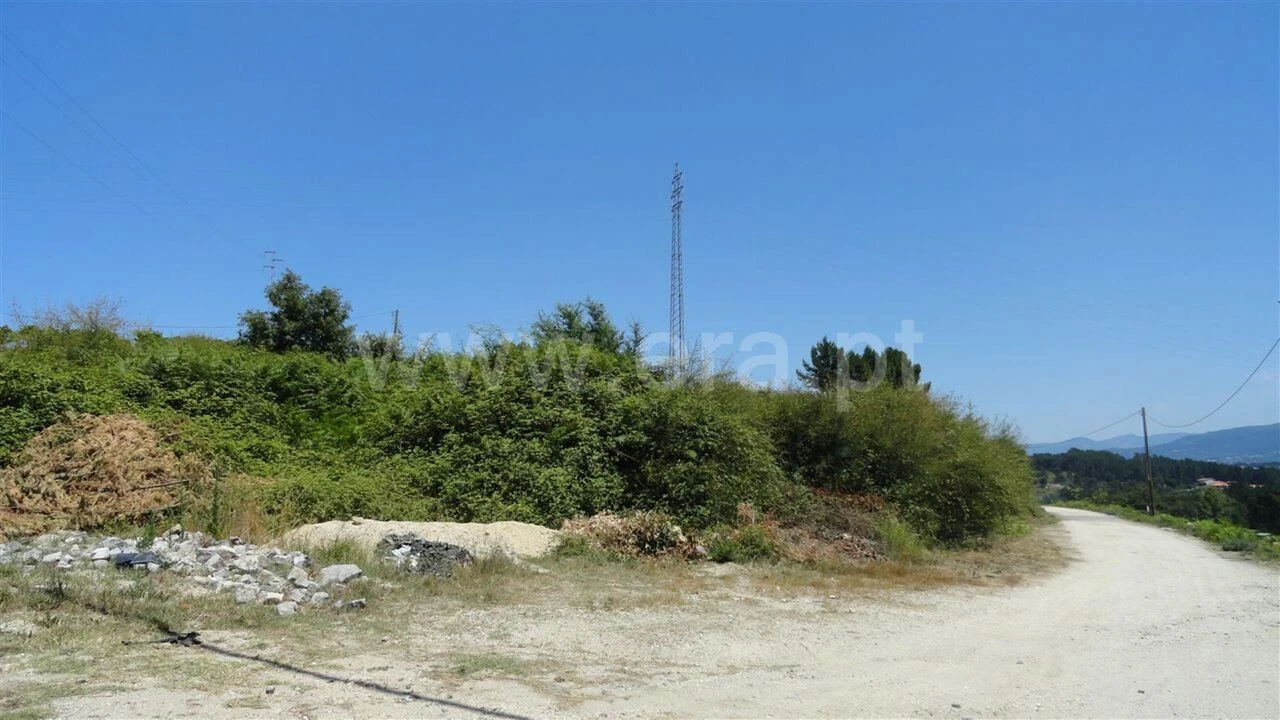 Terreno para Venda em Sobretamega Foto 1