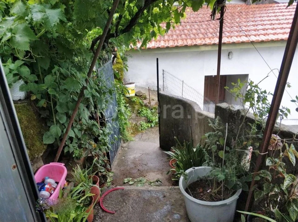 Moradia T2 para Venda em Oliveira do Douro Foto 3