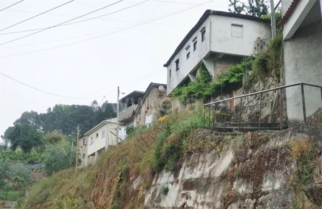 Moradia T2 para Venda em Oliveira do Douro Foto 2