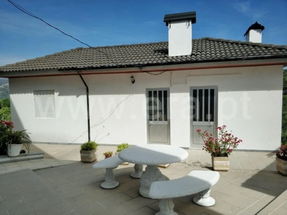 Moradia T3 para Venda em Paredes de Viadores e Manhuncelos Foto 1