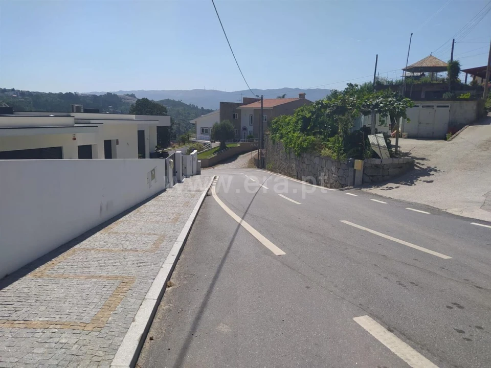 Terreno para Venda em Sande e São Lourenço Foto 1