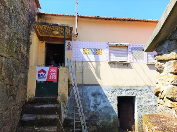 Moradia T3 para Venda em Paus