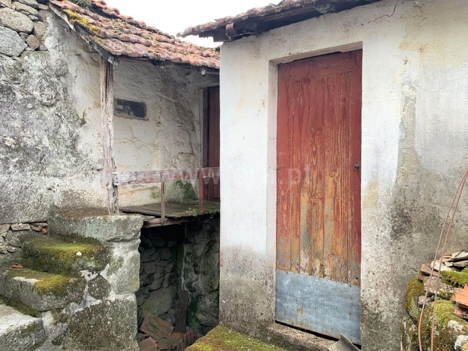 Moradia T0 para Venda em Santa Marinha do Zezere Foto 4