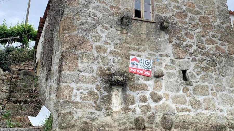 Moradia T0 para Venda em Santa Marinha do Zezere