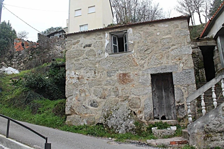 Moradia T0 para Venda em Paus Foto 1