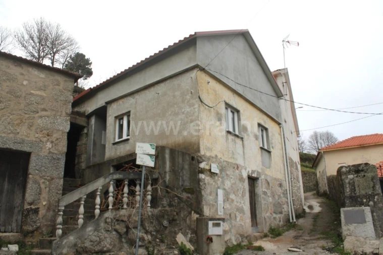 Moradia T1 para Venda em Paus Foto 4