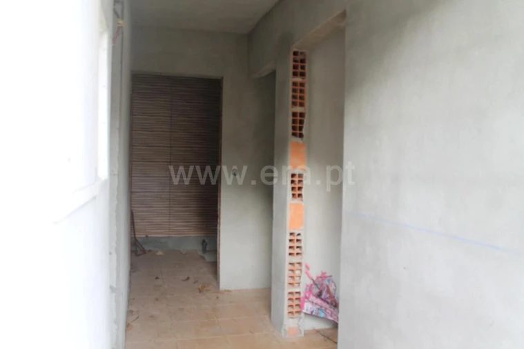 Moradia T1 para Venda em Paus Foto 10