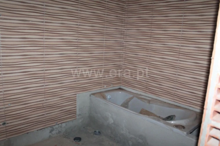 Moradia T1 para Venda em Paus Foto 9