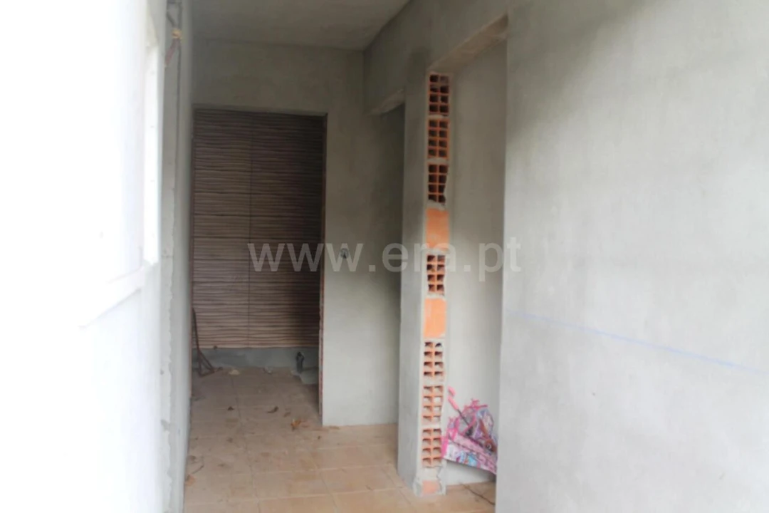 Moradia T1 para Venda em Paus Foto 10