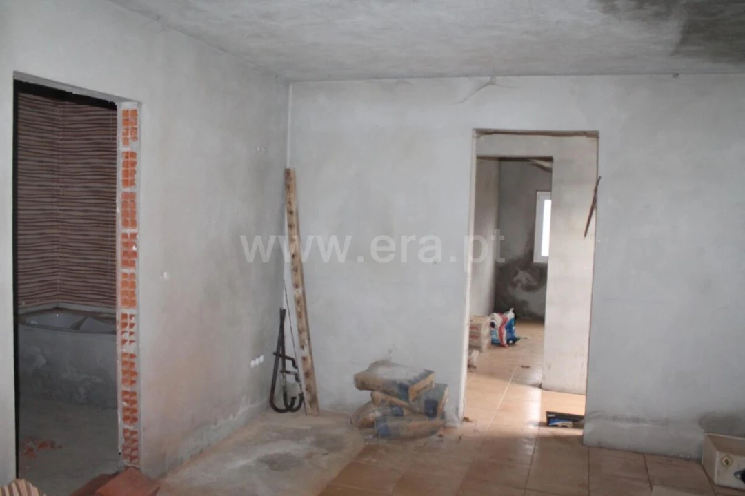 Moradia T1 para Venda em Paus Foto 8