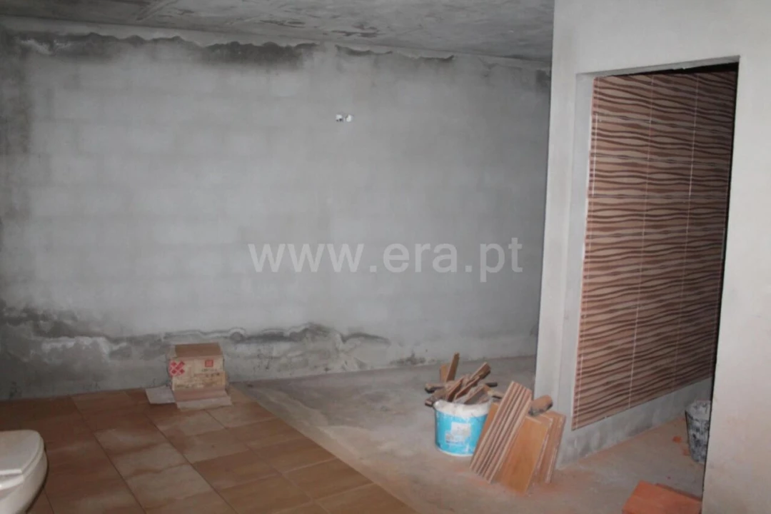 Moradia T1 para Venda em Paus Foto 7