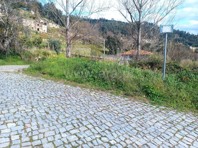 Terreno para Venda em Penhalonga e Paços de Gaiolo Foto 2