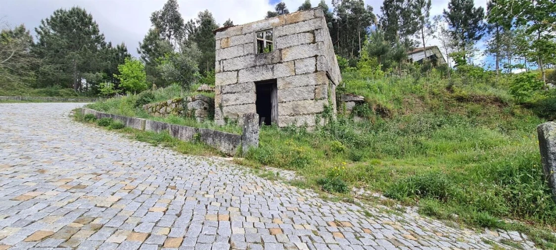 Moradia T0 para Venda em Penhalonga e Paços de Gaiolo Foto 1