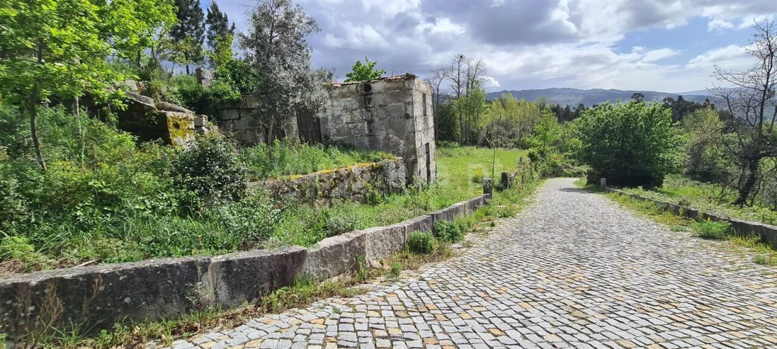 Moradia T0 para Venda em Penhalonga e Paços de Gaiolo Foto 11