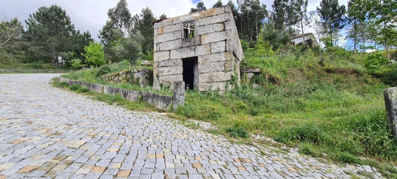Moradia T0 para Venda em Penhalonga e Paços de Gaiolo Foto 1