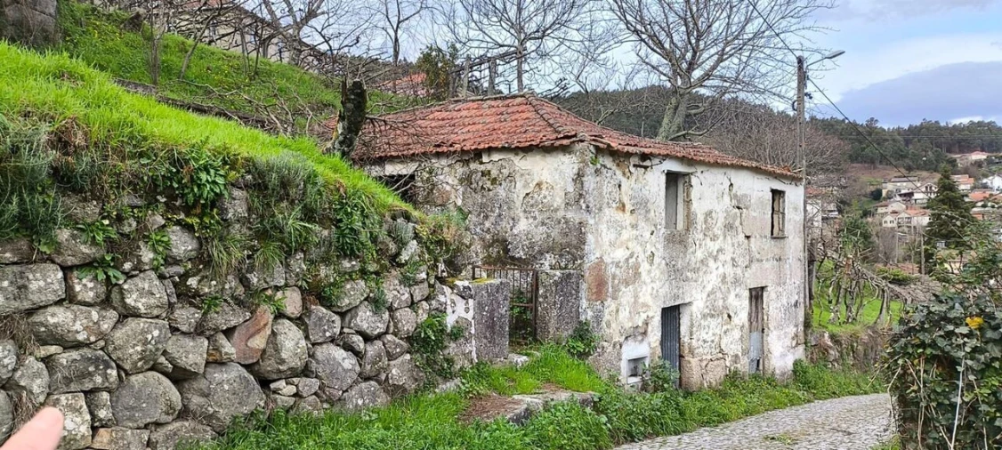 Moradia T0 para Venda em Souselo Foto 6