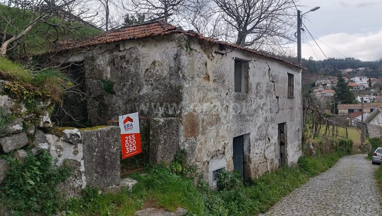 Moradia T0 para Venda em Souselo Foto 1