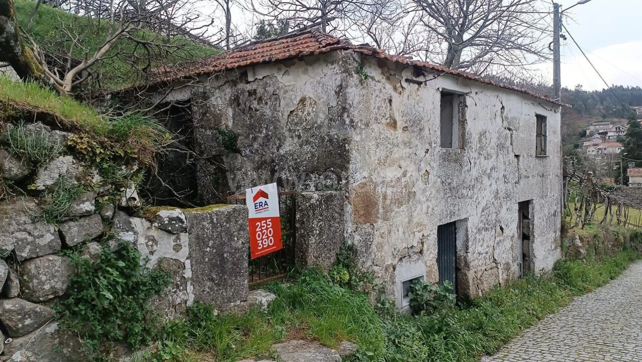 Moradia T0 para Venda em Souselo Foto 7