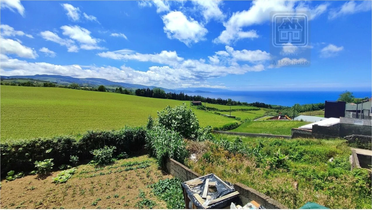 Moradia T2 para Venda em Fenais da Ajuda Foto 3