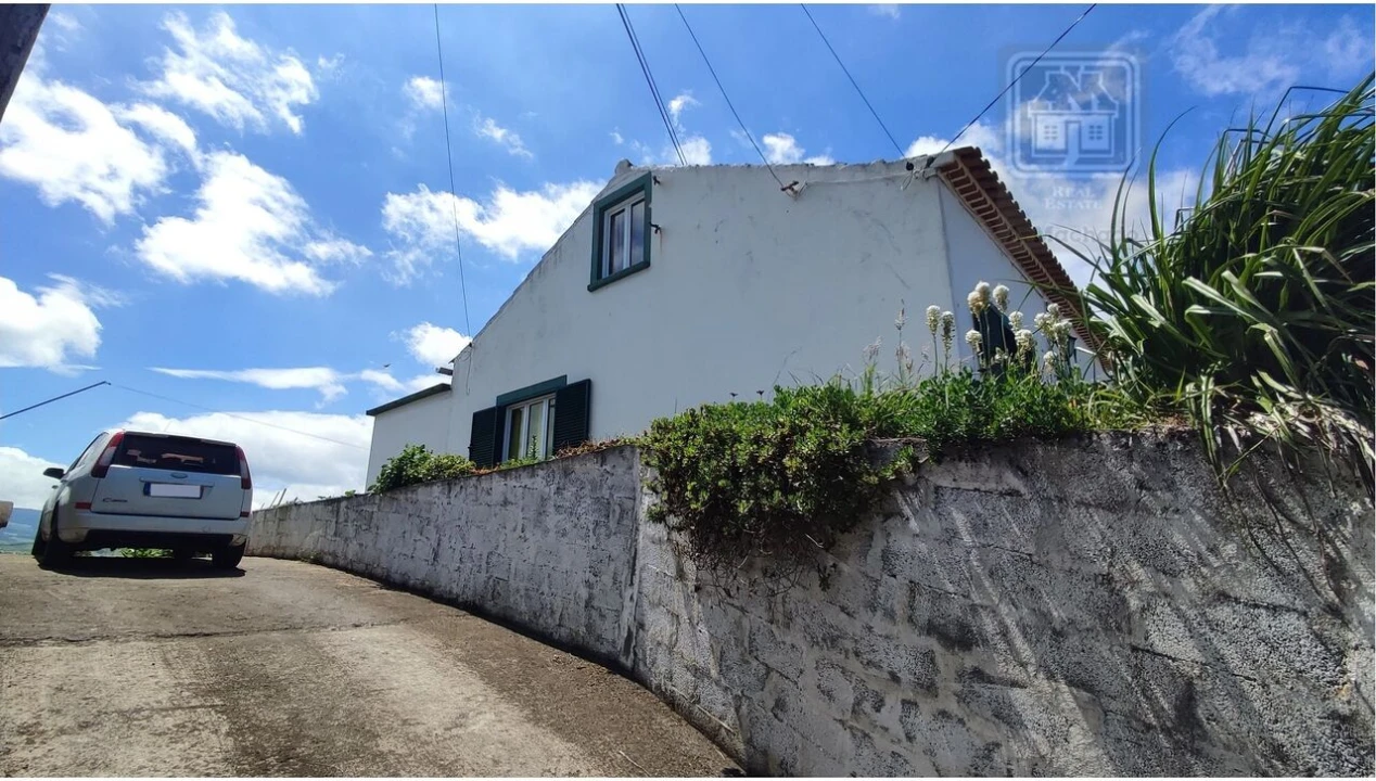 Moradia T2 para Venda em Fenais da Ajuda Foto 9