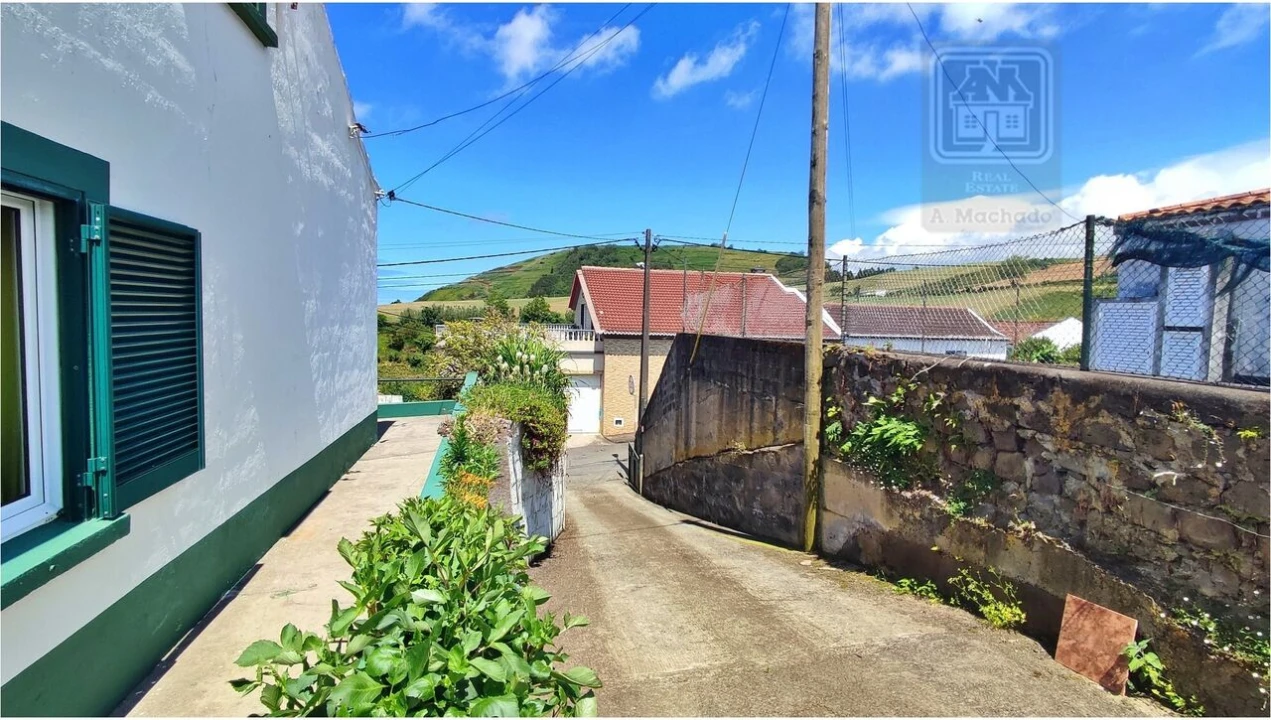 Moradia T2 para Venda em Fenais da Ajuda Foto 11