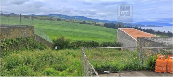 Moradia T2 para Venda em Fenais da Ajuda