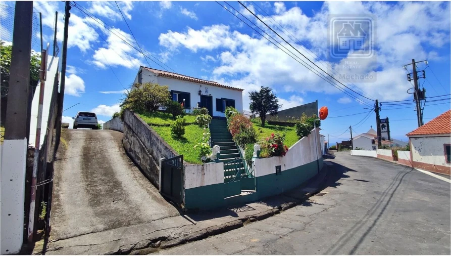 Moradia T2 para Venda em Fenais da Ajuda