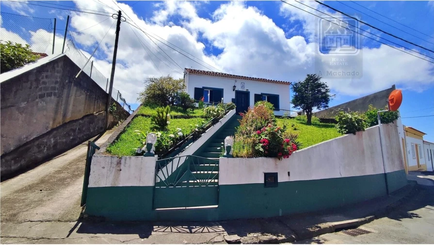 Moradia T2 para Venda em Fenais da Ajuda Foto 4