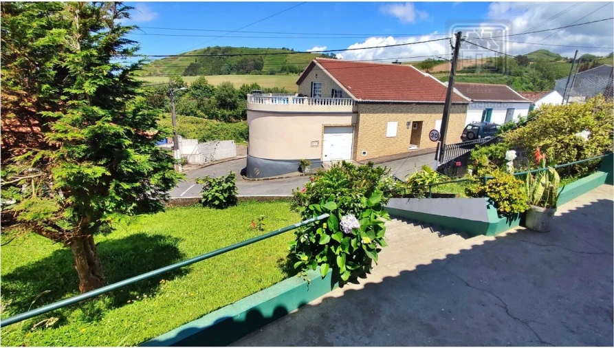 Moradia T2 para Venda em Fenais da Ajuda Foto 8