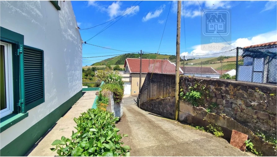 Moradia T2 para Venda em Fenais da Ajuda Foto 11