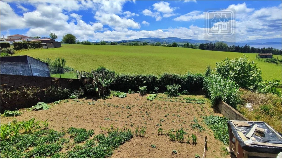 Moradia T2 para Venda em Fenais da Ajuda Foto 15