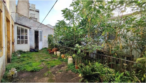 Moradia T6 para Venda em Ponta Delgada (São Sebastião)