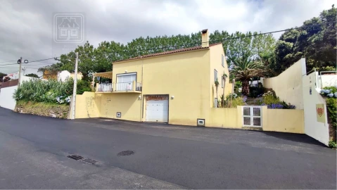 Moradia T3 para Venda em Mosteiros