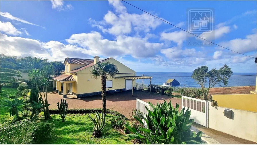 Moradia T3 para Venda em Mosteiros Foto 1