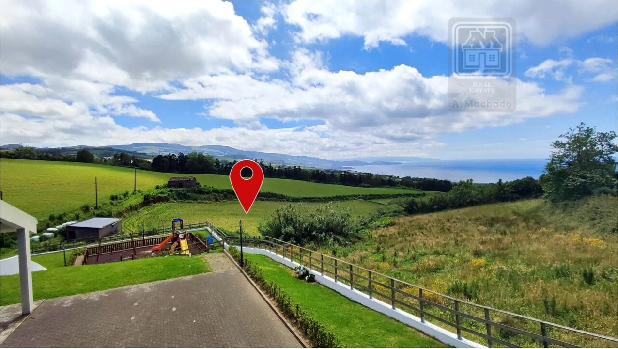 Terreno para Venda em Fenais da Ajuda Foto 5