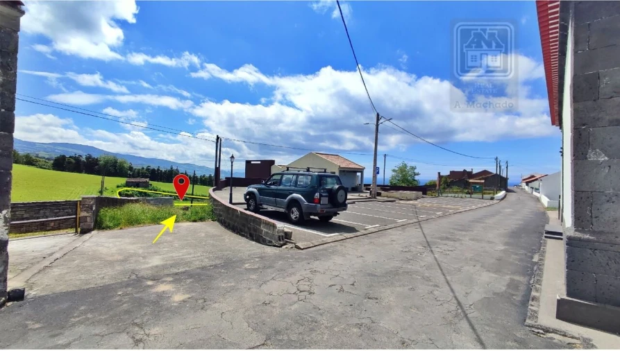 Terreno para Venda em Fenais da Ajuda Foto 3