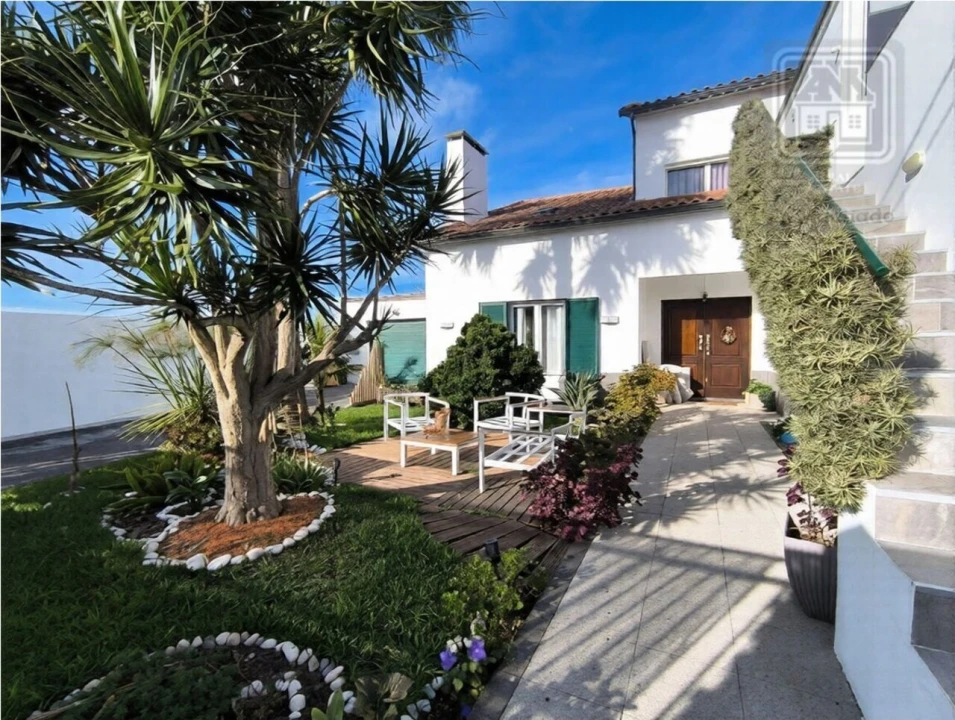 Moradia T7 para Venda em Fenais da Luz Foto 4