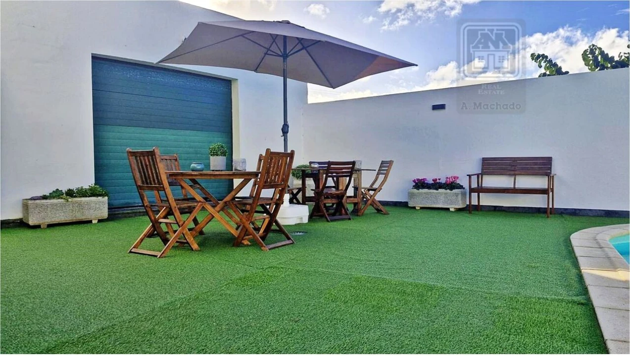 Moradia T7 para Venda em Fenais da Luz Foto 10