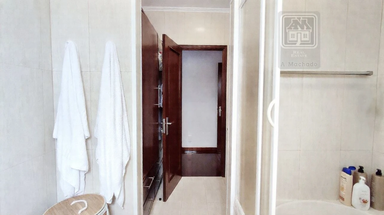 Moradia T7 para Venda em Fenais da Luz Foto 37